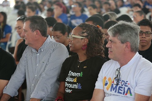 Caravana Pé-de-Meia: ministro participa de aulão para o Enem