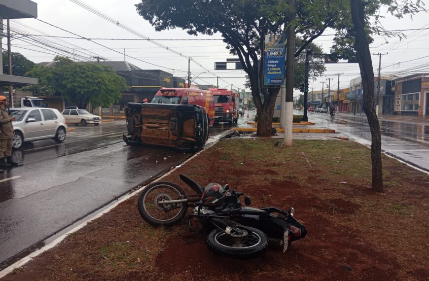 Acidente entre moto e veículo de aplicativo deixa vítima em estado grave