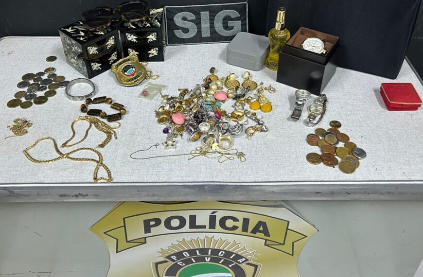 Homem é preso em flagrante após arrombar residência e furtar joias