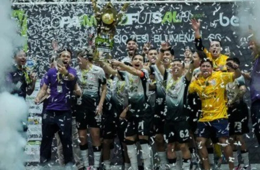Orgulho de Ponta Porã: Arcenio Jr. levanta a taça da Copa do Mundo de Futsal com o Corinthians!