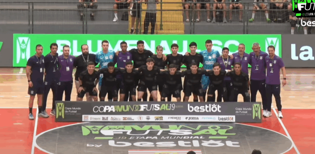 Orgulho de Ponta Porã: Arcenio Jr. levanta a taça da Copa do Mundo de Futsal com o Corinthians!