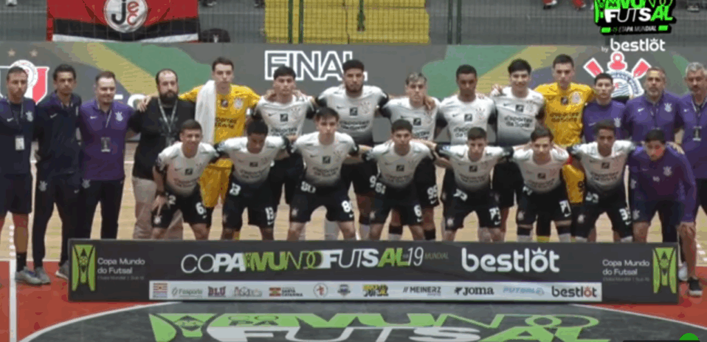 Orgulho de Ponta Porã: Arcenio Jr. levanta a taça da Copa do Mundo de Futsal com o Corinthians!