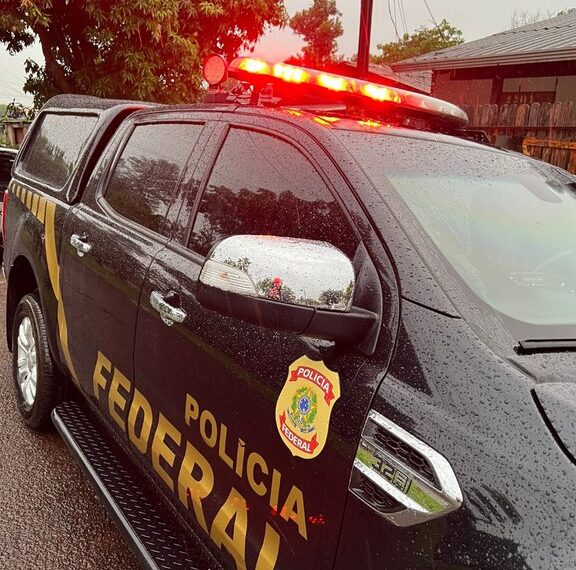 Polícia Federal cumpre mandados de busca e apreensão contra servidor do INSS