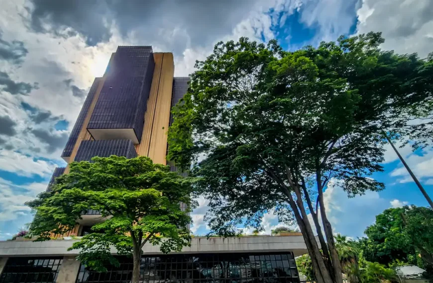 Contas externas têm saldo negativo de US$ 9,8 bilhões em setembro