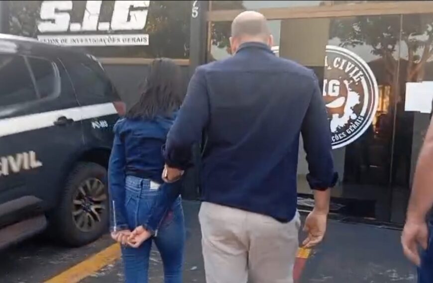 Suspeita de publicar comentários racistas contra delegada é levada a depor em Dourados