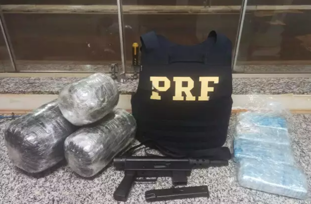 Ponta Porã: Homem é preso com droga e submetralhadora sueca em ônibus