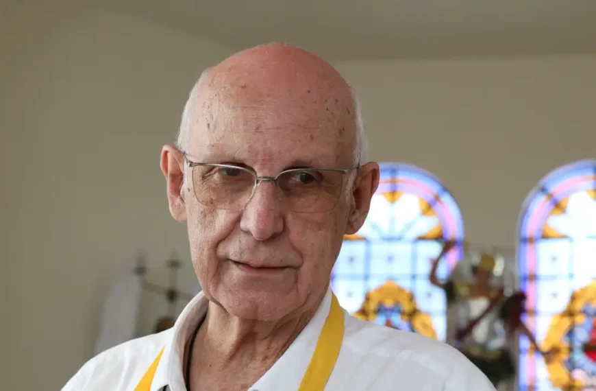 Igreja manda padre Júlio deixar de transmitir missas na internet