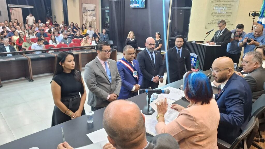 Em sessão solene, Jelson Bernabé assume a presidência da Câmara em Ponta Porã