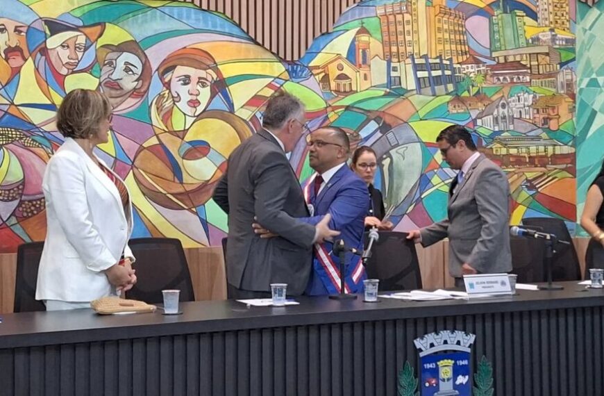 Em sessão solene, Jelson Bernabé assume a presidência da Câmara em Ponta Porã