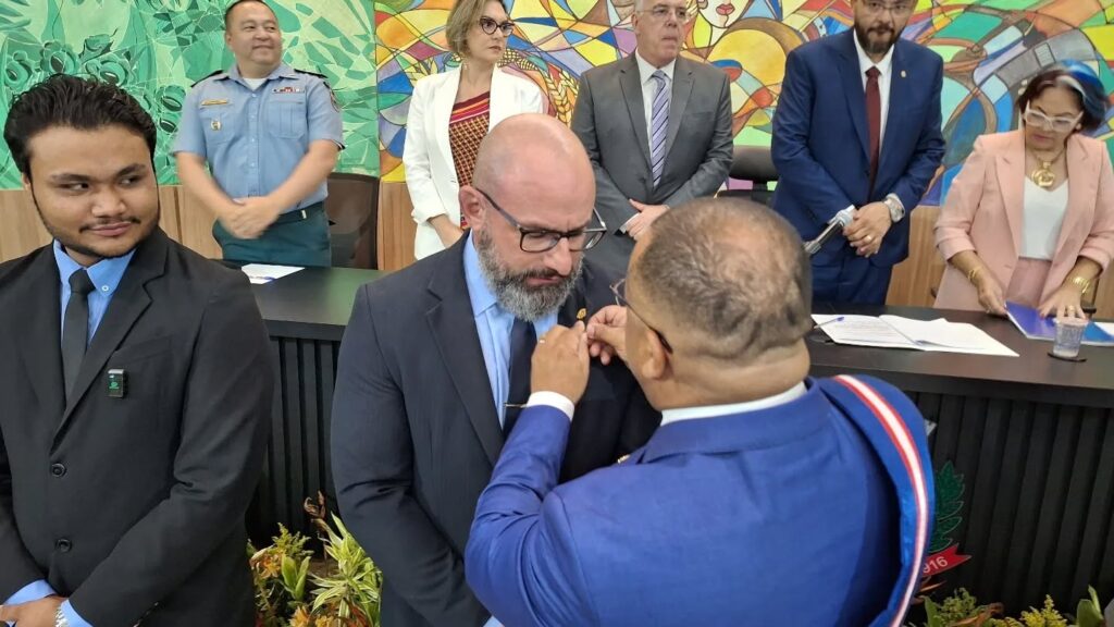 Em sessão solene, Jelson Bernabé assume a presidência da Câmara em Ponta Porã