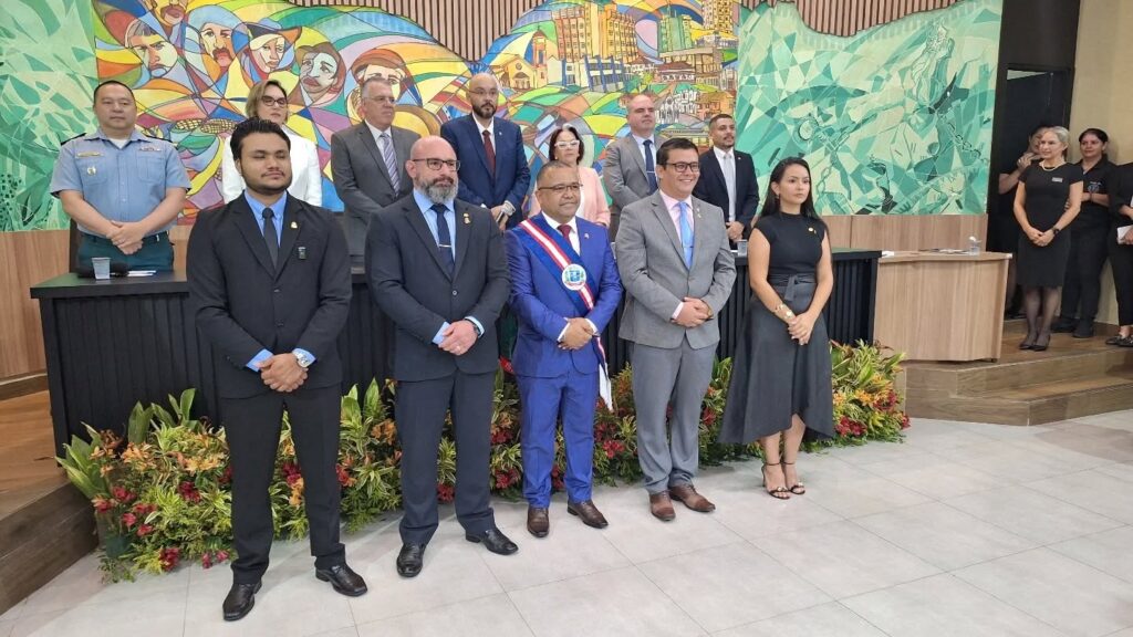 Em sessão solene, Jelson Bernabé assume a presidência da Câmara em Ponta Porã