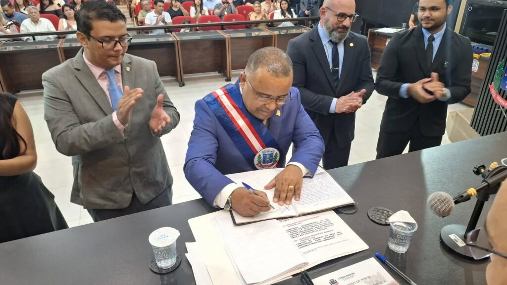 Em sessão solene, Jelson Bernabé assume a presidência da Câmara em Ponta Porã