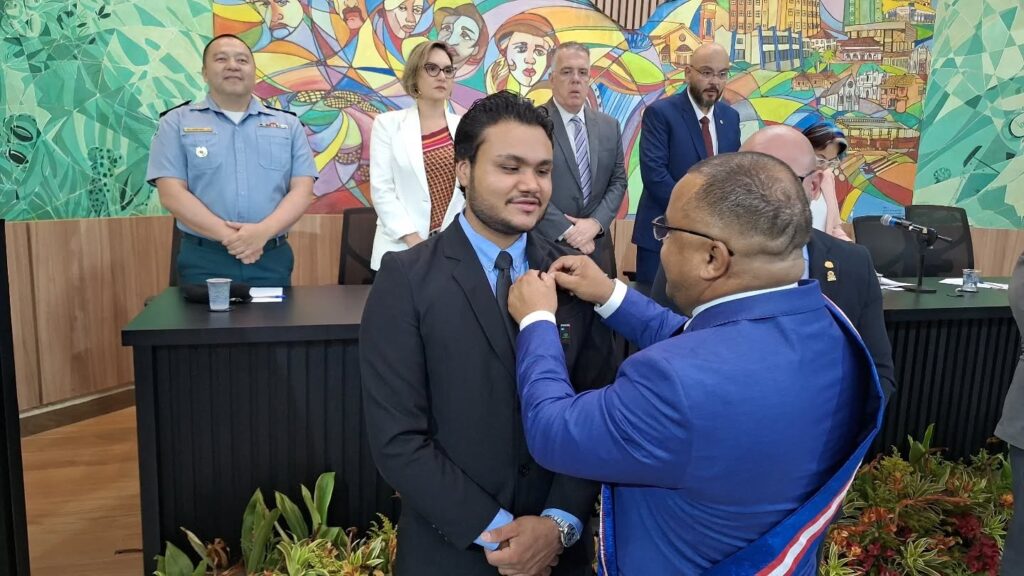 Em sessão solene, Jelson Bernabé assume a presidência da Câmara em Ponta Porã