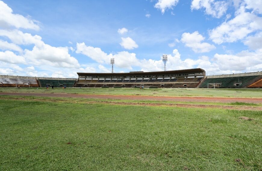 Gramado do Douradão é preparado para receber jogos do Campeonato Estadual