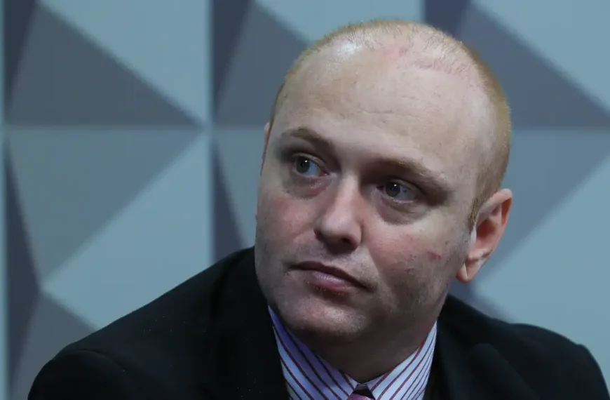 Moraes autoriza progressão de Delgatti para o regime semiaberto