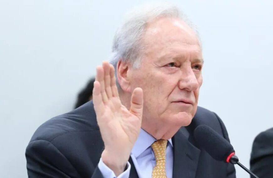 Ministro da Justiça, Lewandowski entrega a Lula carta de demissão