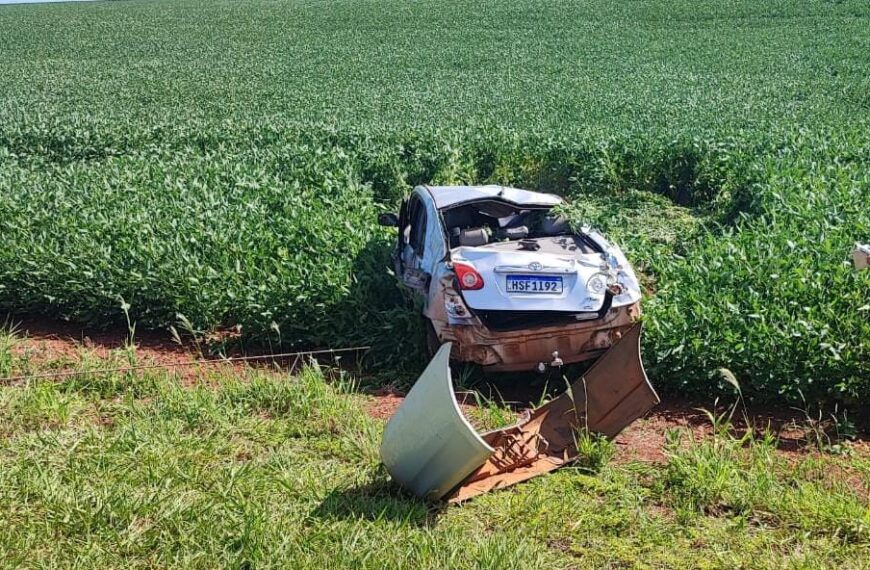 Buracos na pista provocam capotamento na MS-386