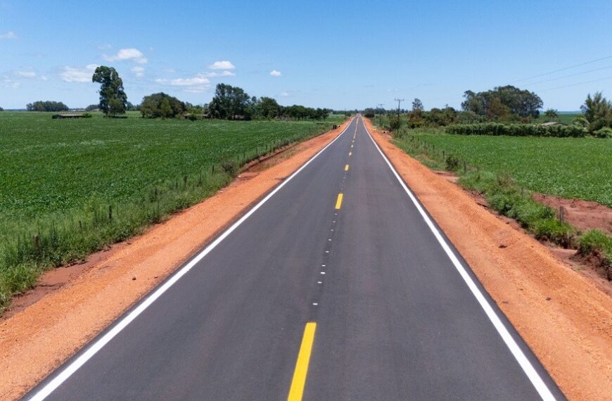 Assentamento Dorcelina Folador recebe pavimentação asfáltica