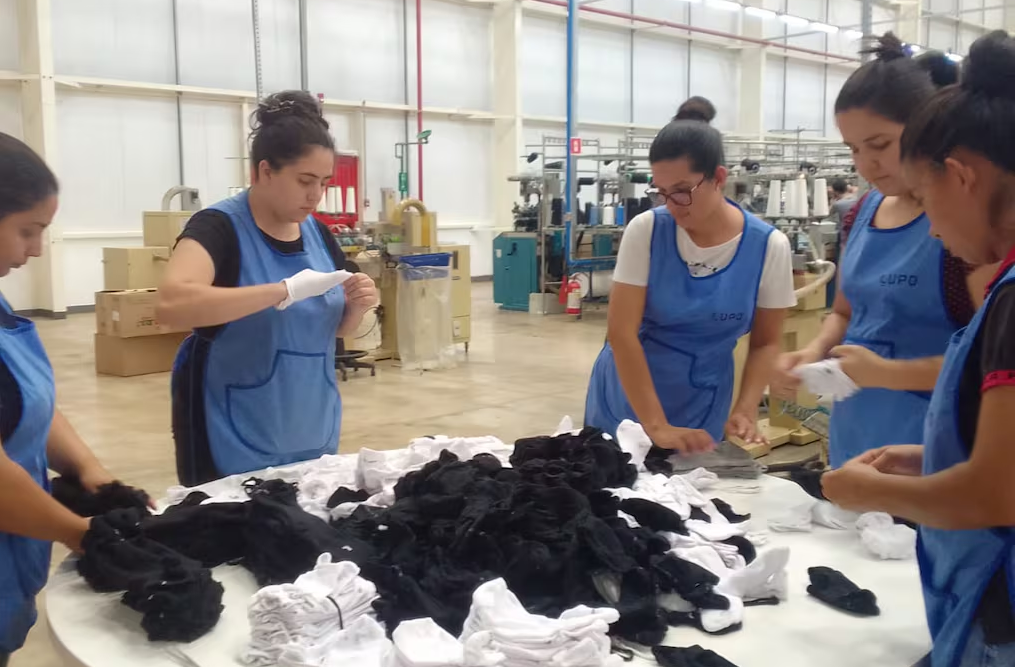 Lupo consolida su expansión internacional desde Paraguay y exporta 600 mil pares de medias Lupo consolida su expansión internacional desde Paraguay y exporta 600 mil pares de medias