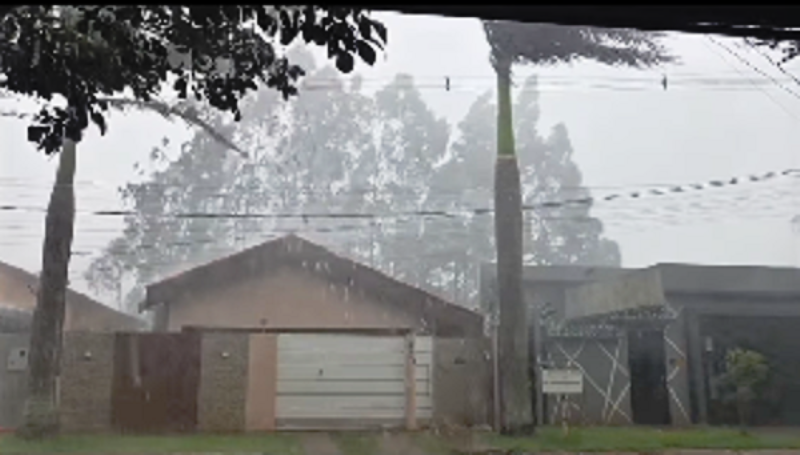 Ponta Porã: Chuvas com vento forte atinge a cidade neste sábado (10) Ponta Porã: Chuvas com vento forte atinge a cidade neste sábado (10)