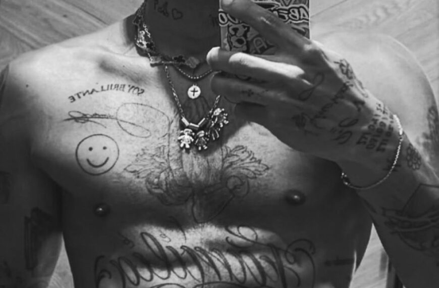 Zé Felipe atende pedido de internauta e aposta em clique ousado: ‘Sem roupa’