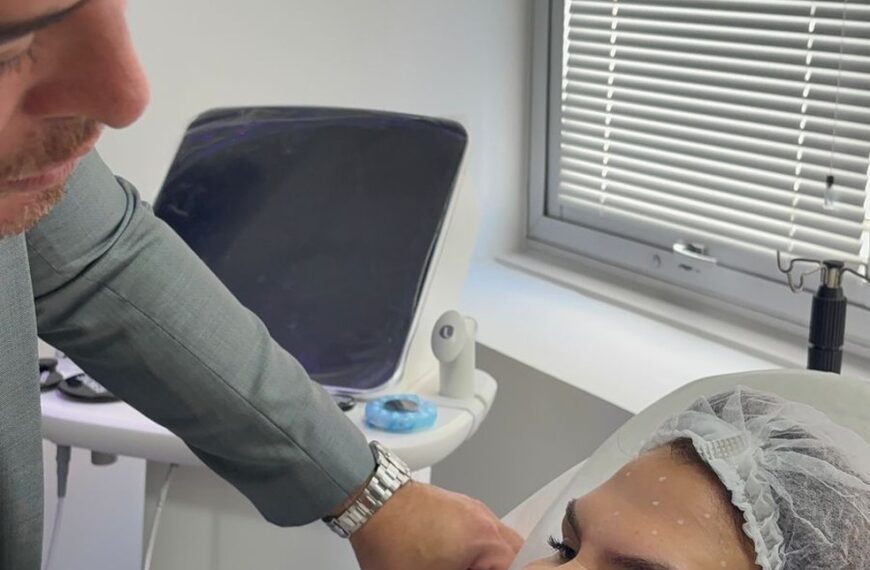 Thais Carla reforça autocuidado após eliminar 84 Kg e retocar botox: ‘Cuidado’