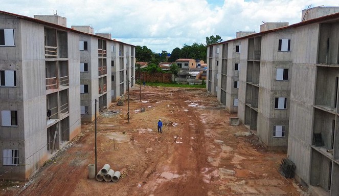 Na imagem obra de conjunto habitacional 