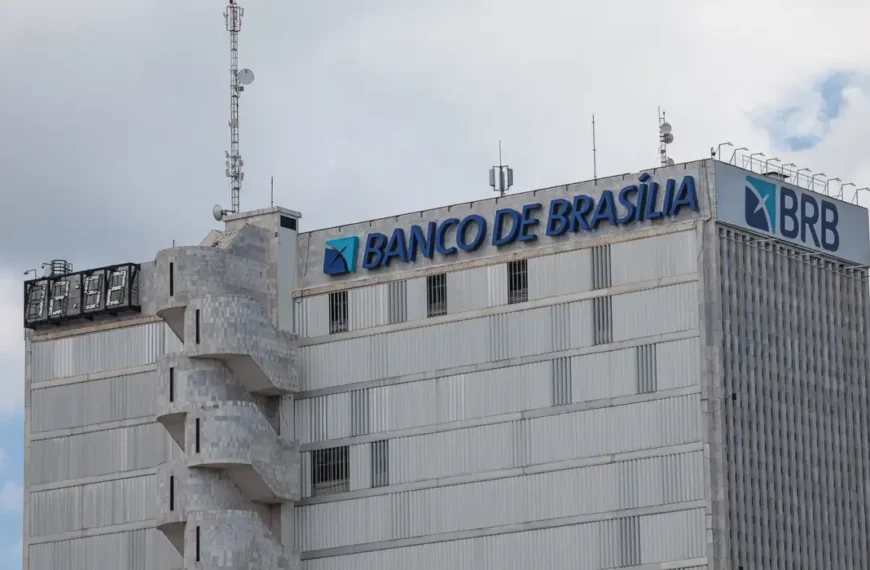 Ex-presidente do BRB aguarda para prestar novo depoimento à PF