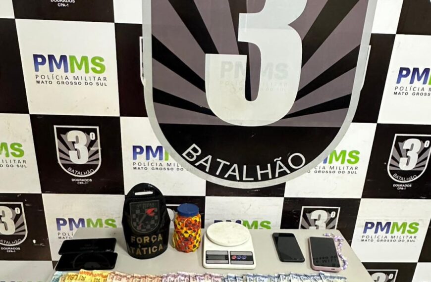 Denúncia anônima leva à apreensão de crack, dinheiro e balança de precisão; 2 mulheres foram presas