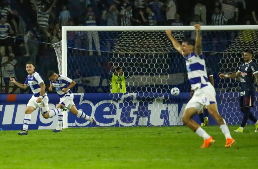 2 de Mayo faz história e larga em vantagem na estreia na Libertadores