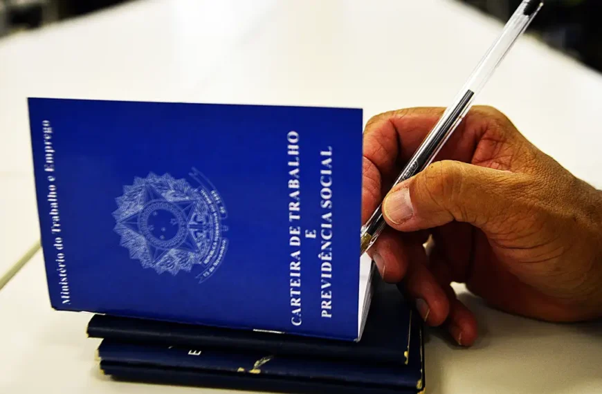 Brasil tem recorde de 66,8% dos trabalhadores na previdência social