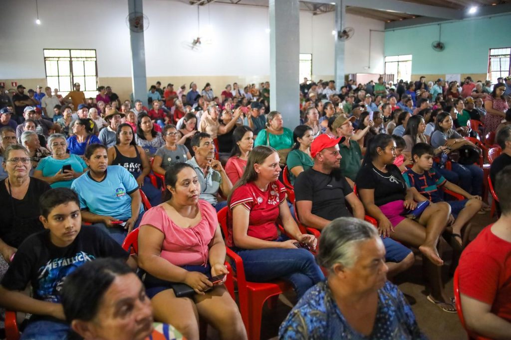 Dignidade e direito garantido: 820 famílias recebem títulos de regularização fundiária no Nova Itamarati Dignidade e direito garantido: 820 famílias recebem títulos de regularização fundiária no Nova Itamarati