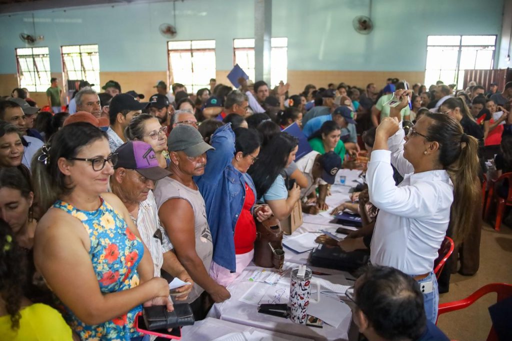 Dignidade e direito garantido: 820 famílias recebem títulos de regularização fundiária no Nova Itamarati Dignidade e direito garantido: 820 famílias recebem títulos de regularização fundiária no Nova Itamarati