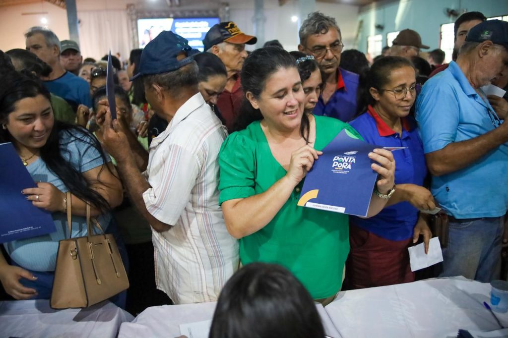 Dignidade e direito garantido: 820 famílias recebem títulos de regularização fundiária no Nova Itamarati Dignidade e direito garantido: 820 famílias recebem títulos de regularização fundiária no Nova Itamarati