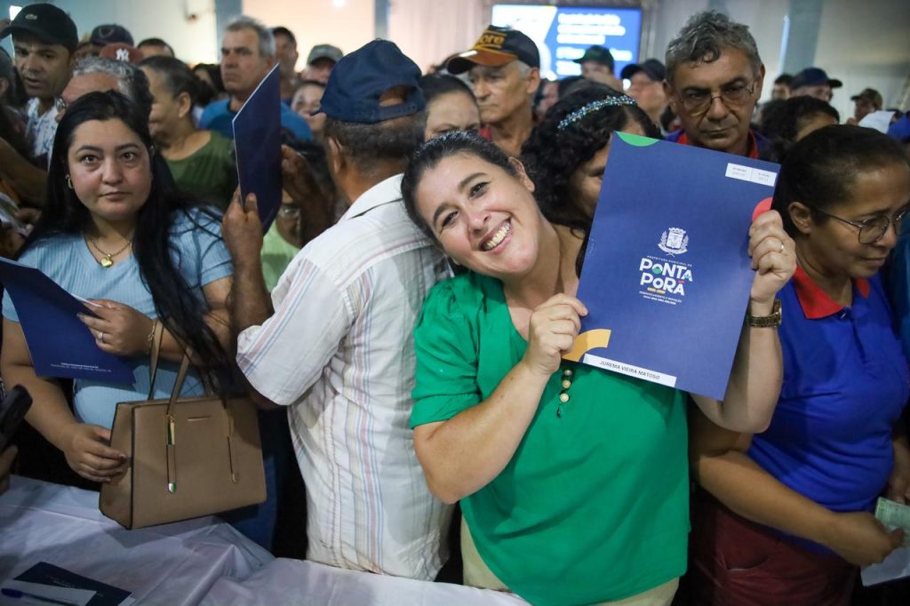 Dignidade e direito garantido: 820 famílias recebem títulos de regularização fundiária no Nova Itamarati Dignidade e direito garantido: 820 famílias recebem títulos de regularização fundiária no Nova Itamarati