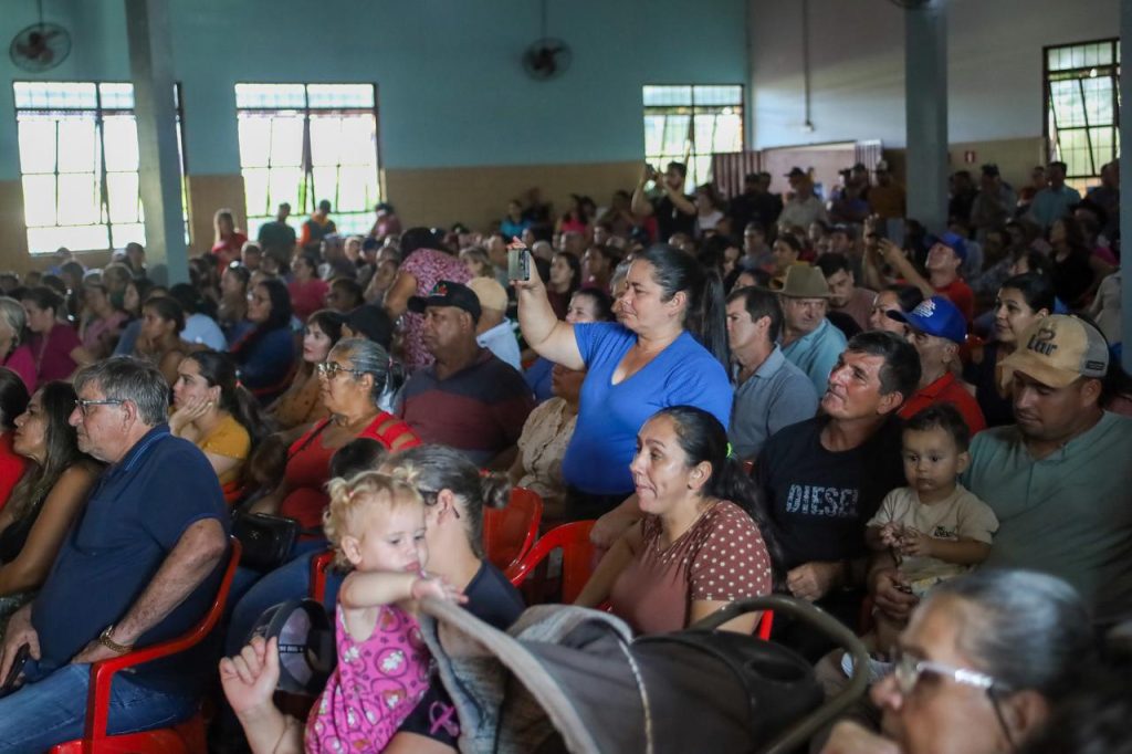Dignidade e direito garantido: 820 famílias recebem títulos de regularização fundiária no Nova Itamarati Dignidade e direito garantido: 820 famílias recebem títulos de regularização fundiária no Nova Itamarati
