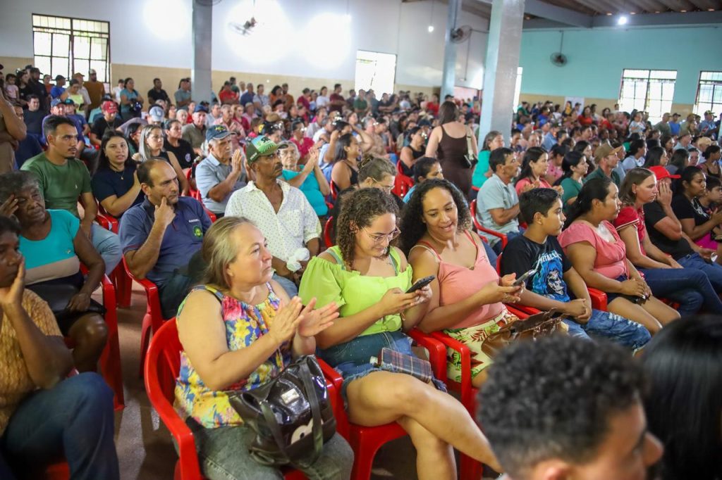 Dignidade e direito garantido: 820 famílias recebem títulos de regularização fundiária no Nova Itamarati Dignidade e direito garantido: 820 famílias recebem títulos de regularização fundiária no Nova Itamarati