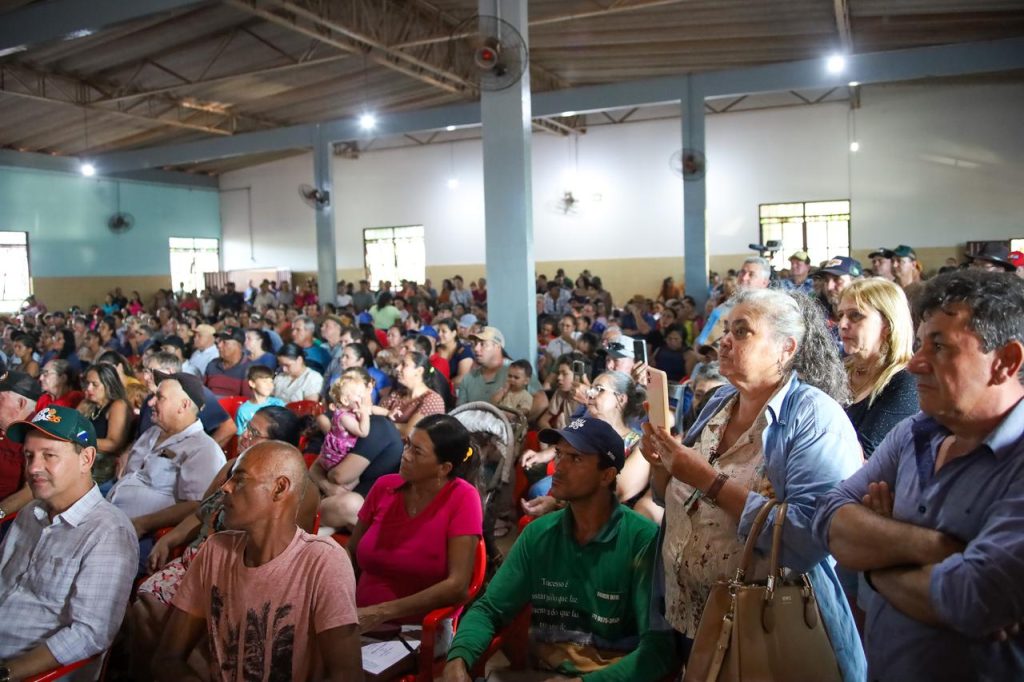 Dignidade e direito garantido: 820 famílias recebem títulos de regularização fundiária no Nova Itamarati Dignidade e direito garantido: 820 famílias recebem títulos de regularização fundiária no Nova Itamarati