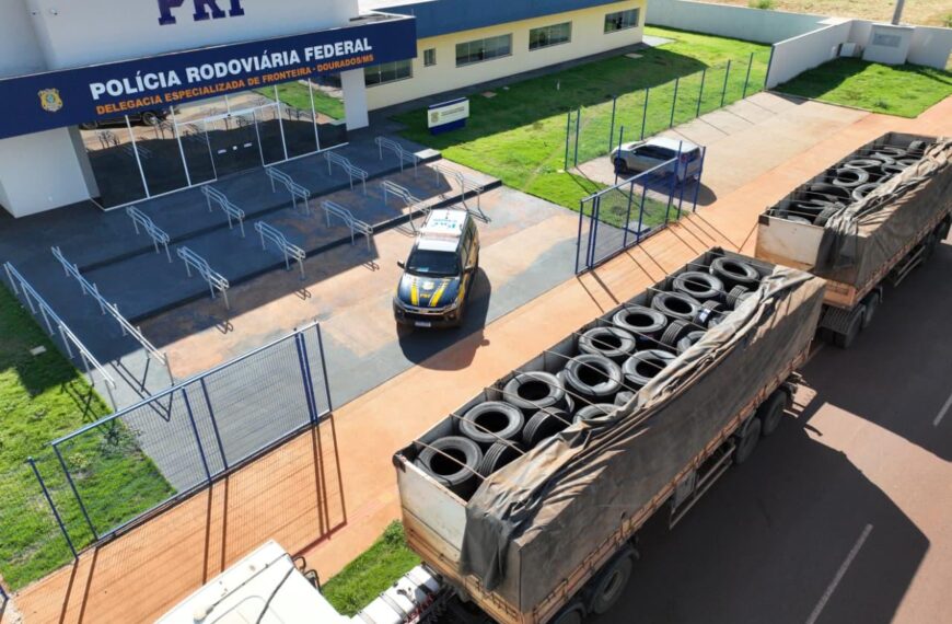 PRF apreende carreta carregada com pneus contrabandeados do Paraguai