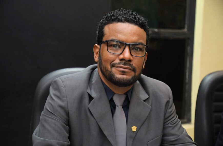 Reinaldo Jalasca pede reforço na sinalização e criação de cronograma para coleta de materiais inservíveis