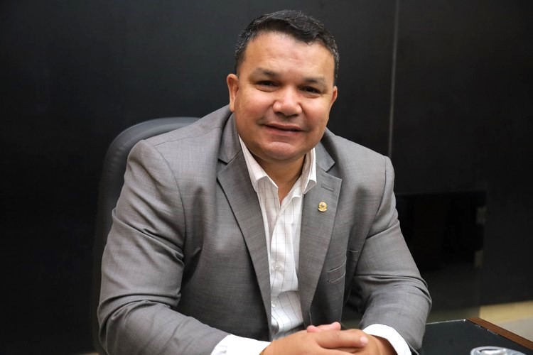 Subtenente Morinigo solicita abertura de canteiro central em frente ao Corpo de Bombeiros