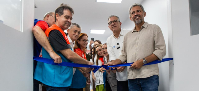 Saúde entrega primeiros veículos para transporte intermunicipal de pacientes e anuncia mais de R$ 400 milhões para o Ceará