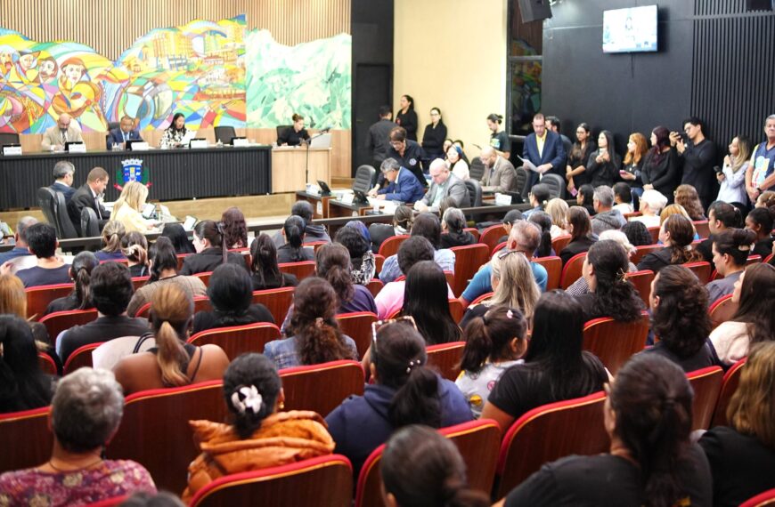 Tribuna Livre e Plenário lotado pelos servidores públicos movimentam Câmara Municipal