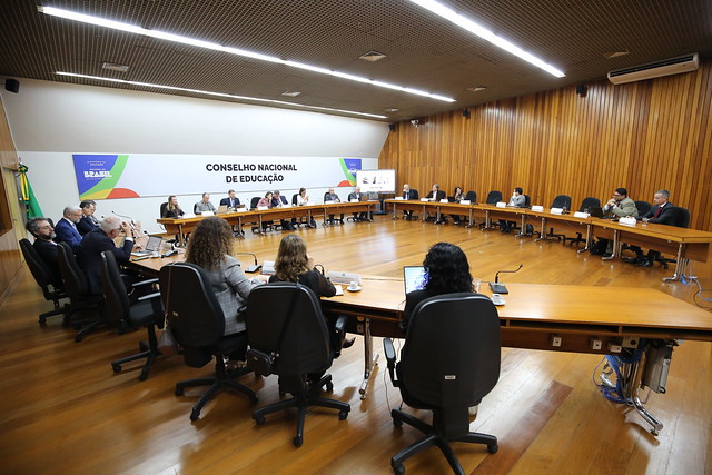 Seminário debate diretrizes para EaD na graduação
