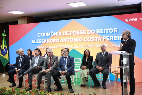 MEC empossa reitores de oito instituições federais de ensino