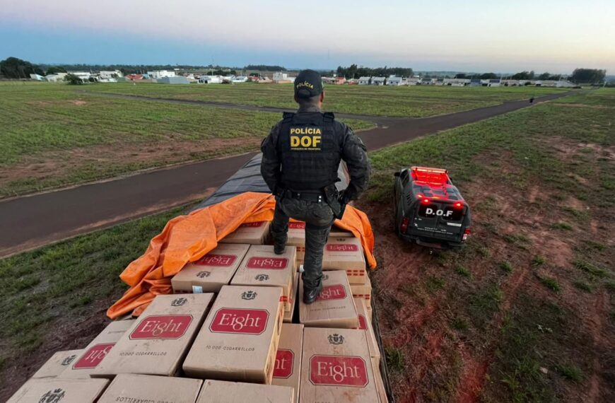 Carga de cigarros avaliada em R$ 1,2 milhão é apreendida com caminhão