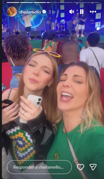 Sheila Mello prestigia jogo da Seleção ao lado da filha e dança ‘Ariga Tchan’