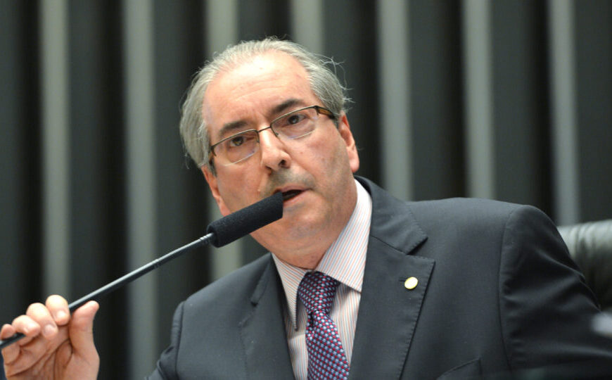 Dino determina bloqueio de R$ 6 milhões de Eduardo Cunha