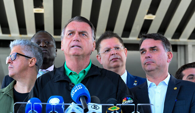 Bolsonaro escreve carta em apoio a Flávio após crise no PL e pede união da direita