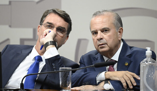 Pré-campanha de Flávio Bolsonaro nega acordo com Republicanos por vaga no STF